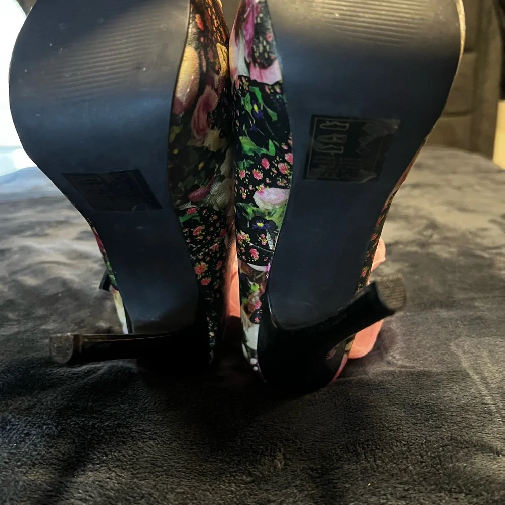 Floral Platform Madison‎ by Shoedazzle Roxy Heels Size 9.5 Women’s